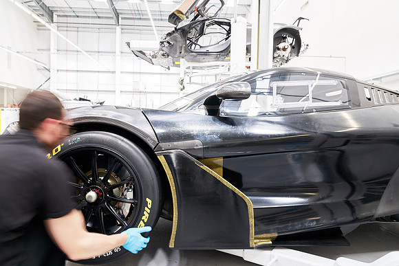 McLaren-GT3-Build-Dominc_James_00312 1