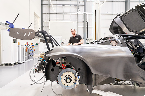 McLaren-GT3-Build-Dominc_James_00190 1