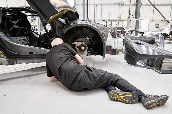 McLaren-GT3-Build-Dominc_James_00164 1