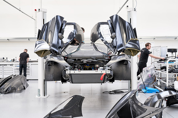 McLaren-GT3-Build-Dominc_James_00038 1