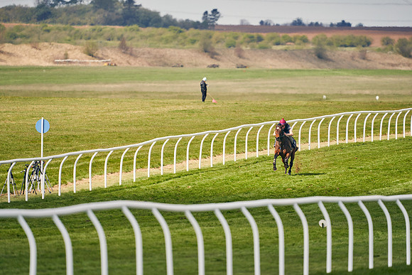 2021-04-12-Dominic-James-Craven-Breeze-Up-Sales-1414