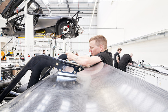McLaren-GT3-Build-Dominc_James_00084 1