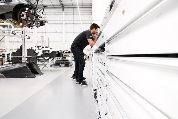 McLaren-GT3-Build-Dominc_James_00058 1