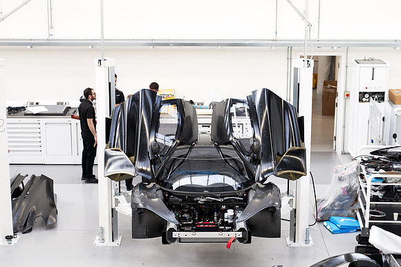 McLaren-GT3-Build-Dominc_James_00001 1