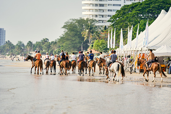 BEACH-RIDE-SATURDAY_2019_DomincJames_1209