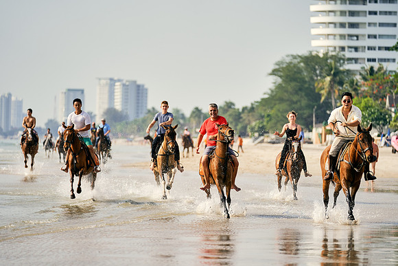 BEACH-RIDE-SATURDAY_2019_DomincJames_1245