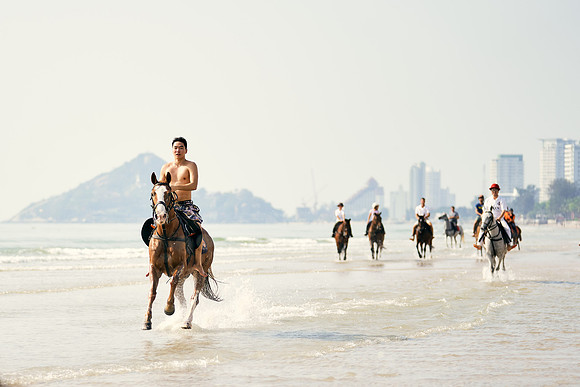 BEACH-RIDE-SATURDAY_2019_DomincJames_1281