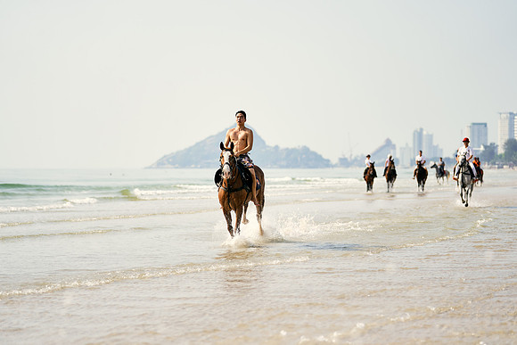 BEACH-RIDE-SATURDAY_2019_DomincJames_1284