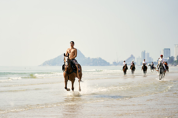 BEACH-RIDE-SATURDAY_2019_DomincJames_1285
