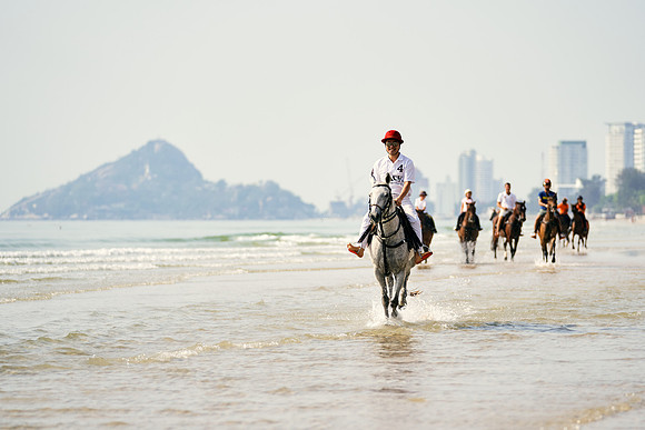 BEACH-RIDE-SATURDAY_2019_DomincJames_1316