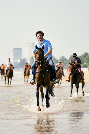 BEACH-RIDE-SATURDAY_2019_DomincJames_1347