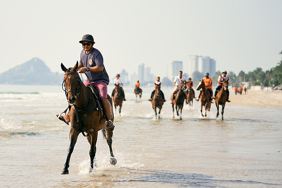 BEACH-RIDE-SATURDAY_2019_DomincJames_1365