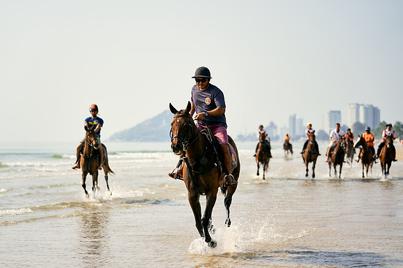 BEACH-RIDE-SATURDAY_2019_DomincJames_1368