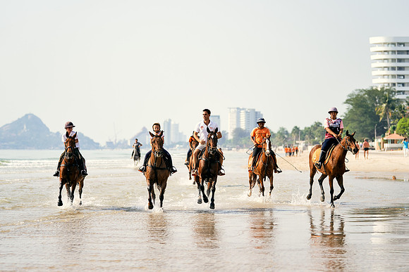 BEACH-RIDE-SATURDAY_2019_DomincJames_1376