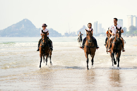 BEACH-RIDE-SATURDAY_2019_DomincJames_1377