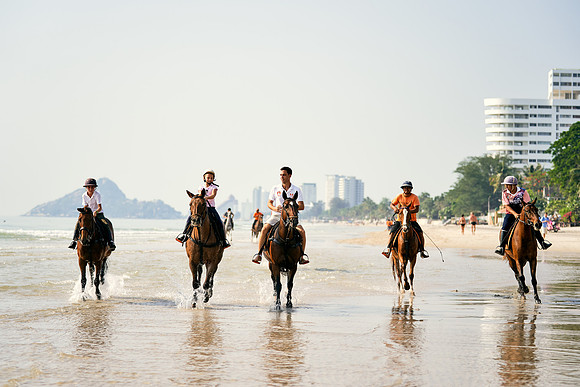 BEACH-RIDE-SATURDAY_2019_DomincJames_1378