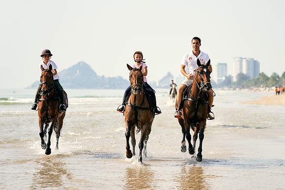 BEACH-RIDE-SATURDAY_2019_DomincJames_1380