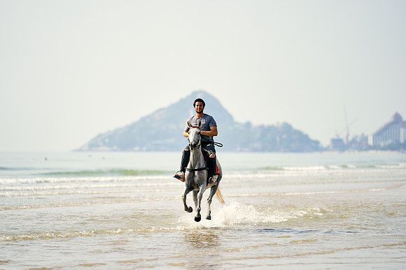 BEACH-RIDE-SATURDAY_2019_DomincJames_1393
