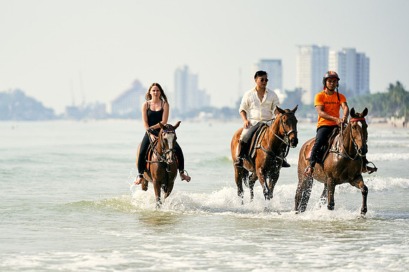 BEACH-RIDE-SATURDAY_2019_DomincJames_1672