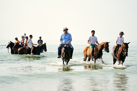 BEACH-RIDE-SATURDAY_2019_DomincJames_1677