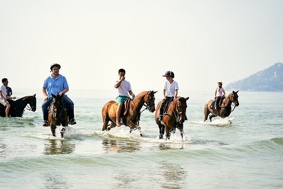 BEACH-RIDE-SATURDAY_2019_DomincJames_1679