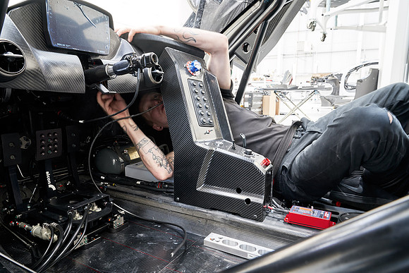 McLaren-GT3-Build-Dominc_James_00102 1