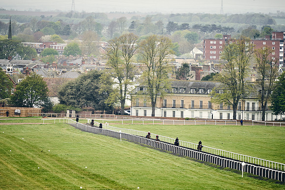 HORSES-IN-TRAINING-18TH-APR-DJ-1811