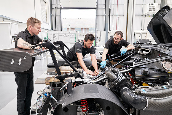 McLaren-GT3-Build-Dominc_James_00110 1