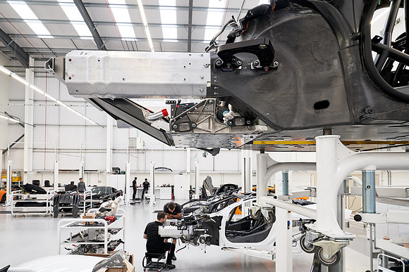 McLaren-GT3-Build-Dominc_James_00009 1