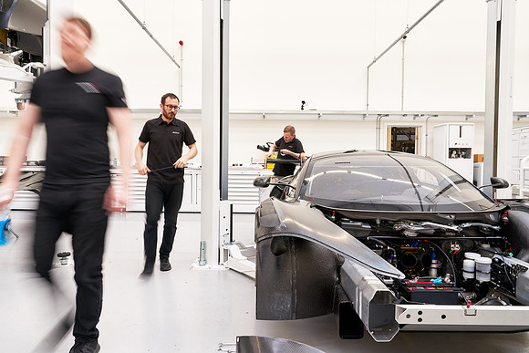 McLaren-GT3-Build-Dominc_James_00254 1