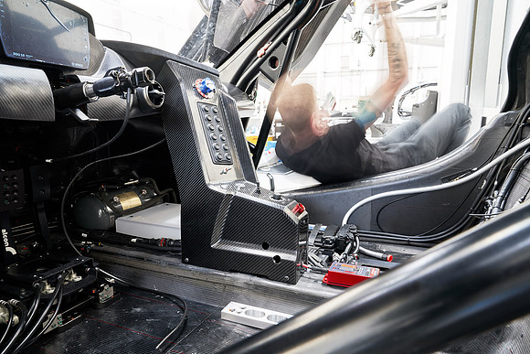 McLaren-GT3-Build-Dominc_James_00104 1