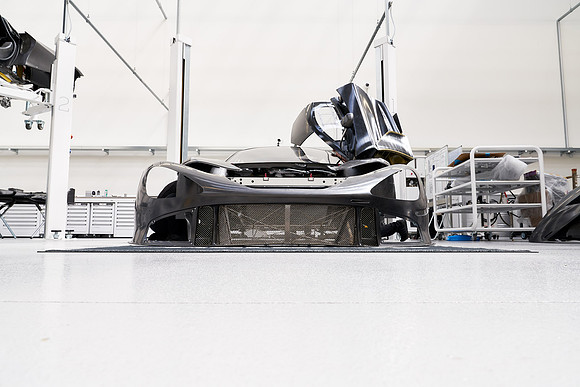 McLaren-GT3-Build-Dominc_James_00262 1