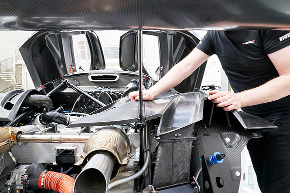 McLaren-GT3-Build-Dominc_James_00182 1