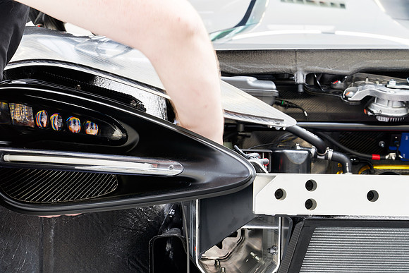 McLaren-GT3-Build-Dominc_James_00322 1