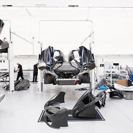 McLaren-GT3-Build-Dominc_James_00043 1