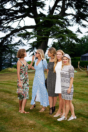 Arizona Muse, Marissa Montgomery, Nicki Shields, Rosie Shephard